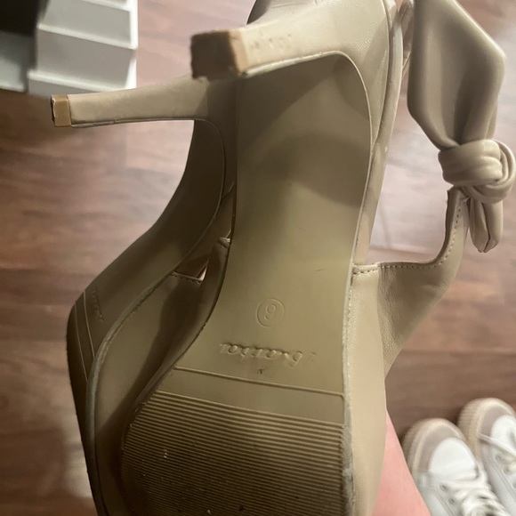 Cute Beige Heels - Picture 4 of 6